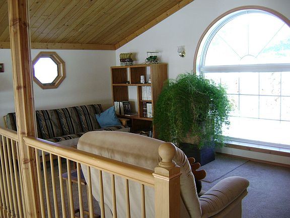 Loft 450 sq ft 3rd flr