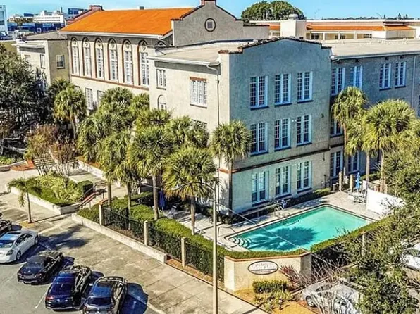 701 Mirror Lake Dr N APT 215, Saint Petersburg, FL 33701
