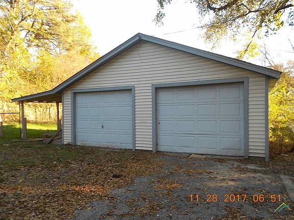 4th image of 404 N Post Oak St