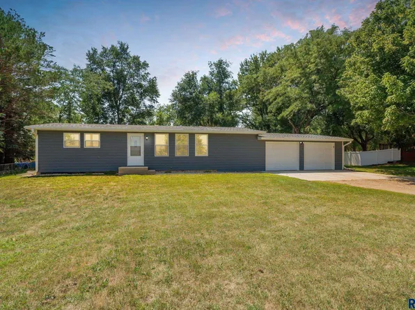 46857 W 265th St, Sioux Falls, SD 57106
