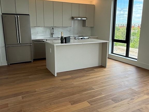 3rd image of 1515 Commonwealth Ave #506