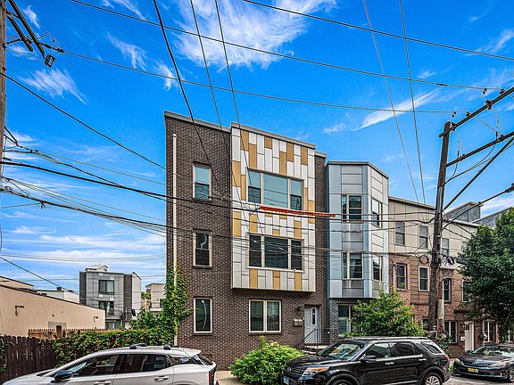 2nd image of 1743 Cambridge St #B