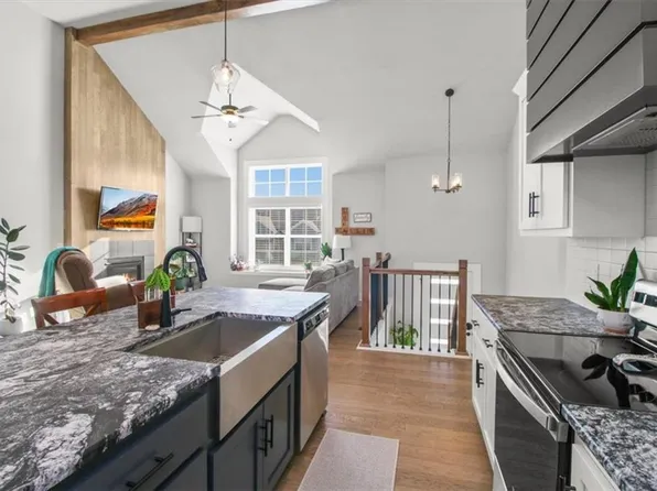 904 NW Lindenwood Dr, Grain Valley, MO 64029
