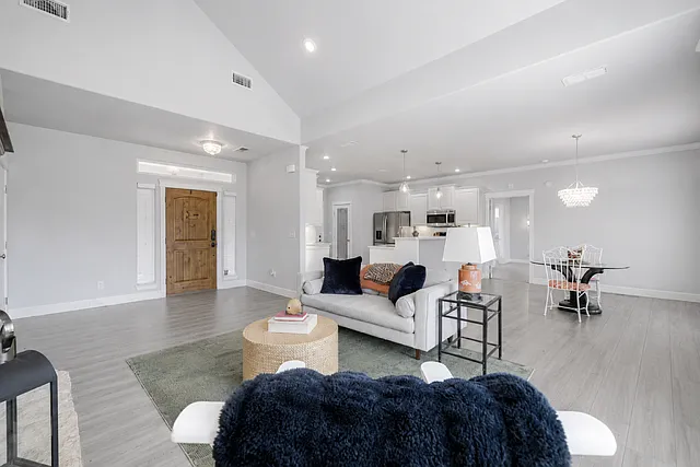 325 Mill Creek Dr — Photo 5