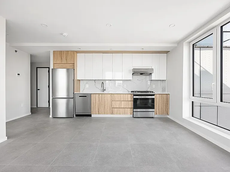 13277 Metropolitan Ave #5I — Photo 2