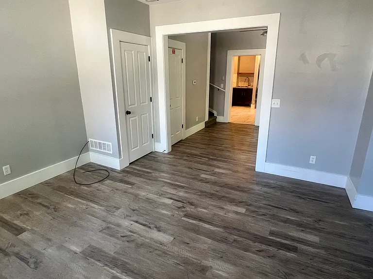 492 Haydens Ln — Photo 4