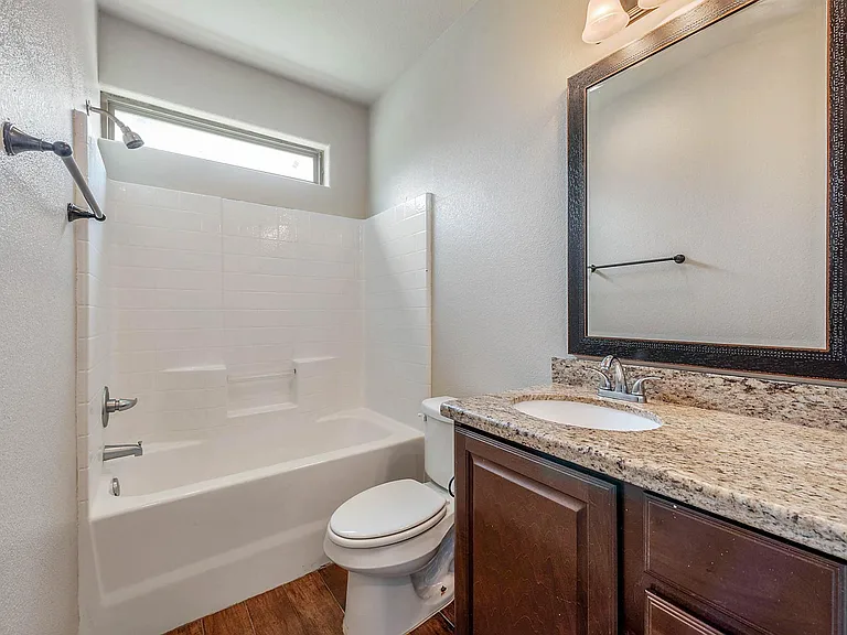 304 Live Oak St — Photo 6