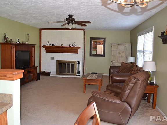 3rd image of 1919 Brentwood Dr