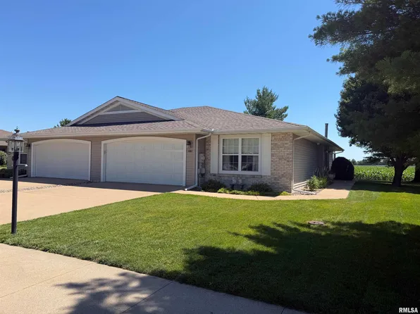 1064 Willow Rd, Macomb, IL 61455