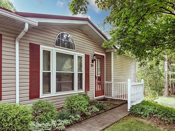 4th image of 201 Meadow Ln