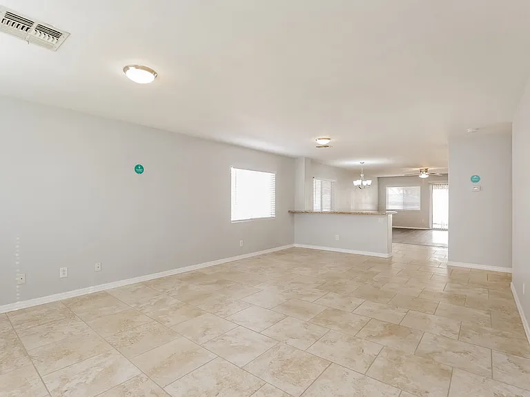 16224 W Pioneer St — Photo 4