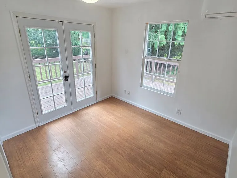 1290 NE Fairgrounds Rd — Photo 16