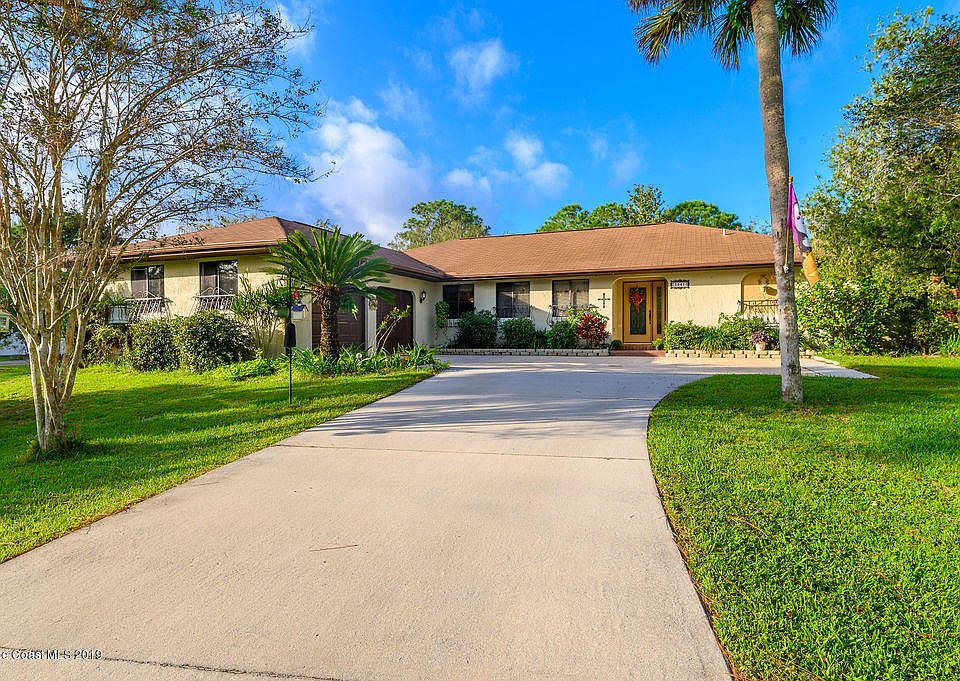 1st image of 2941 Long Lake Dr