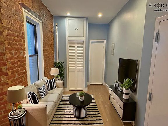 2nd image of 503 W 47th St APT 5FW