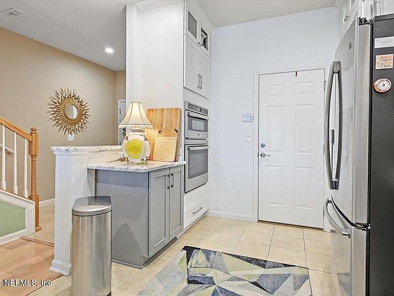 4th image of 6939 WOODY VINE Drive