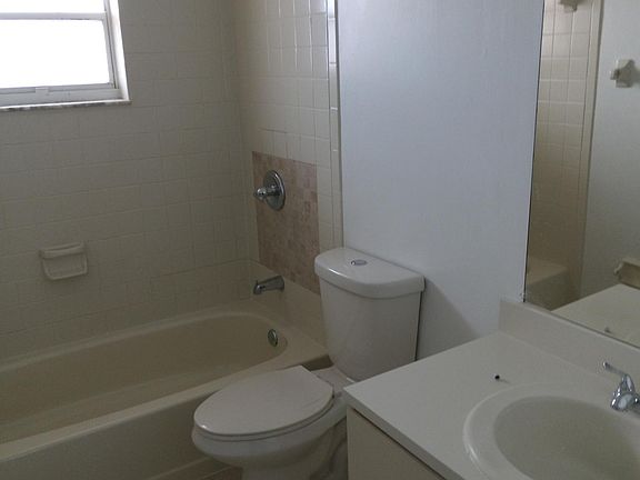 2nd image of 550 SW 115th Ave #Ho3