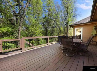 11813 Windcrest Dr, Papillion, NE 68133