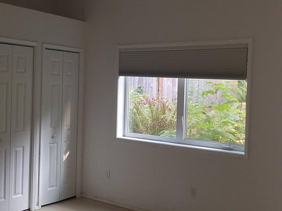 3rd image of 18726 Parkview Ln