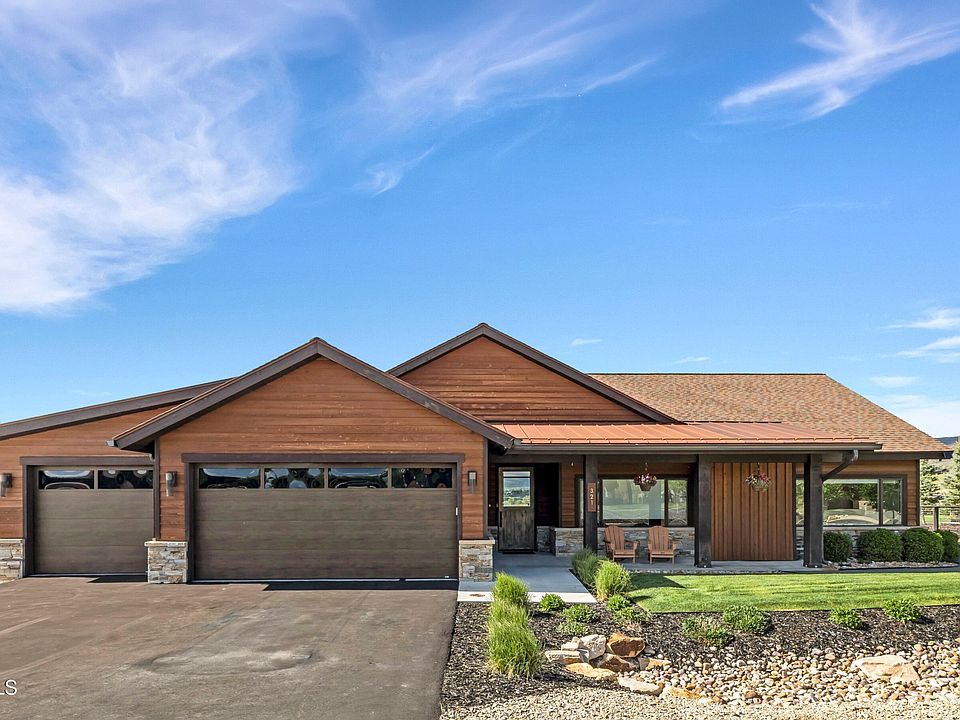 1st image of 321 Thorn Creek Dr
