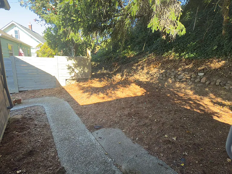 627 W Marine Dr — Photo 20