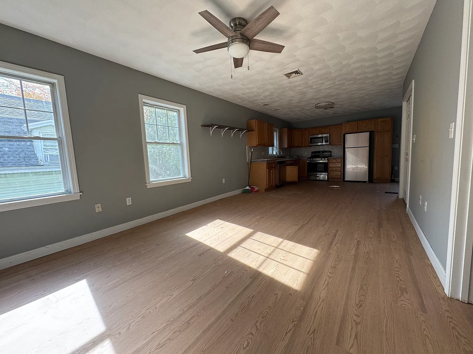 3 bed, 1200 sqft, $3,400 — Photo 3