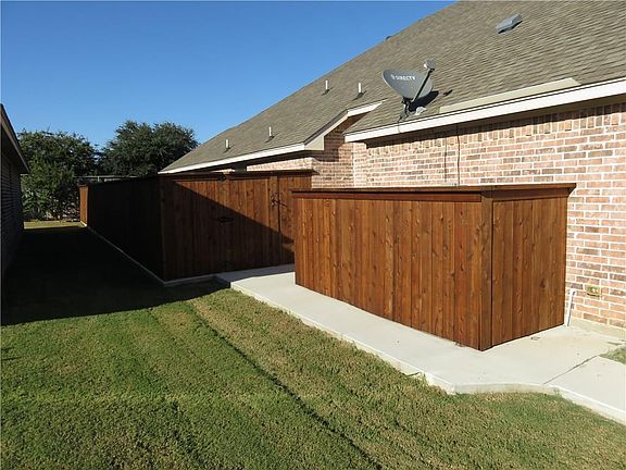 3rd image of 528 Willowview Dr