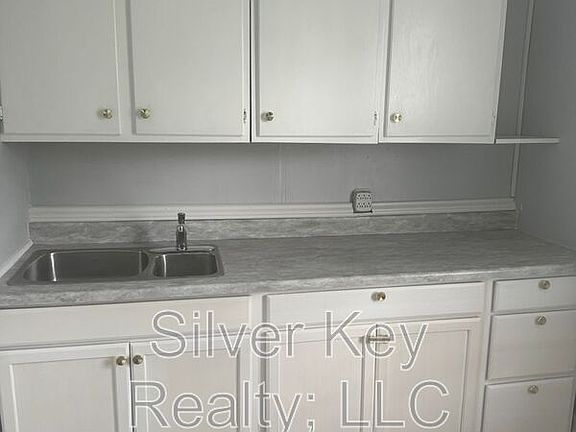 5th image of 17 Sunset Ave Unit 2