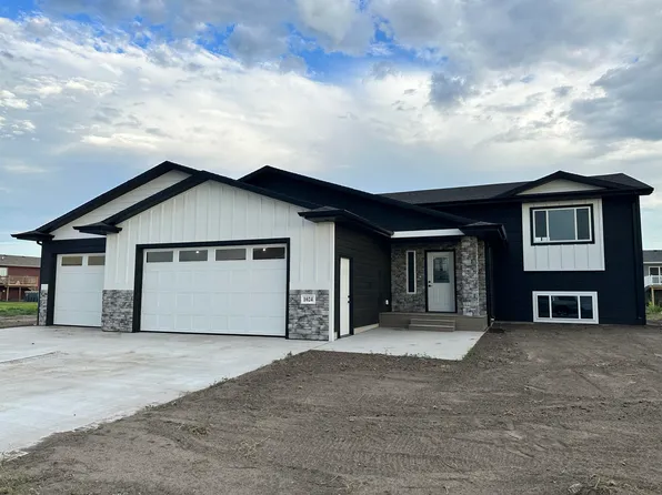 1024 Nano Nagle Ave NE, Aberdeen, SD 57401