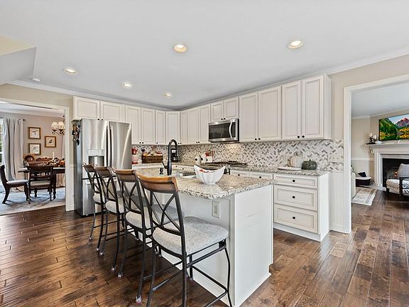 3rd image of 420 Andover Ct