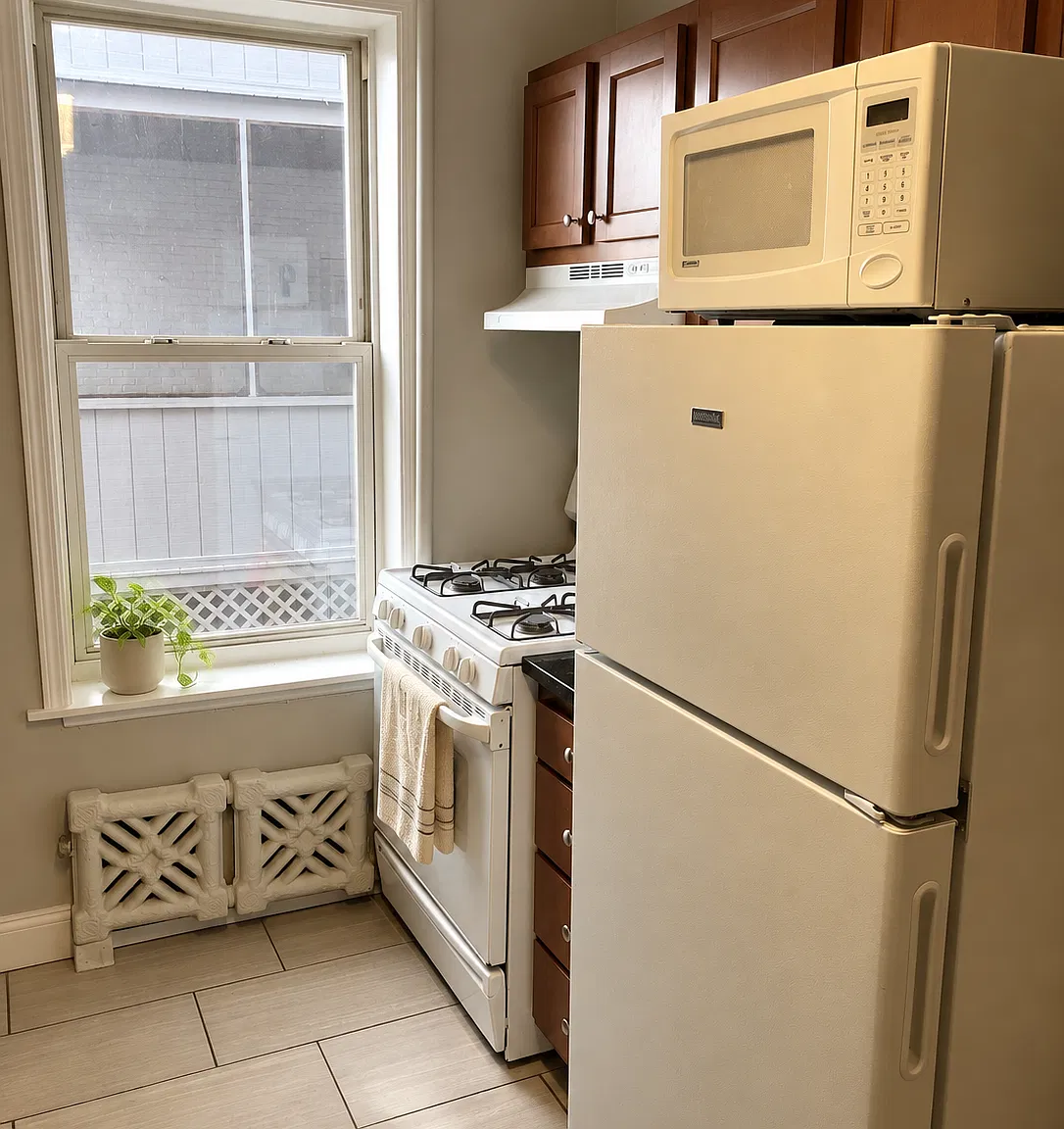 3 bed, 1000 sqft, $4,200 — Photo 4