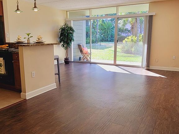 2nd image of 301 N Trask St #1