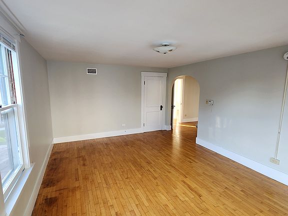 4th image of 63 Ferris St APT 2