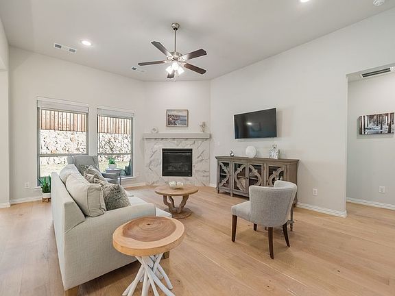 5th image of 227 Buffalo Blvd