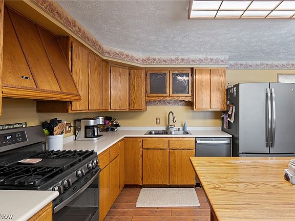 5th image of 542 Snively Ave NW