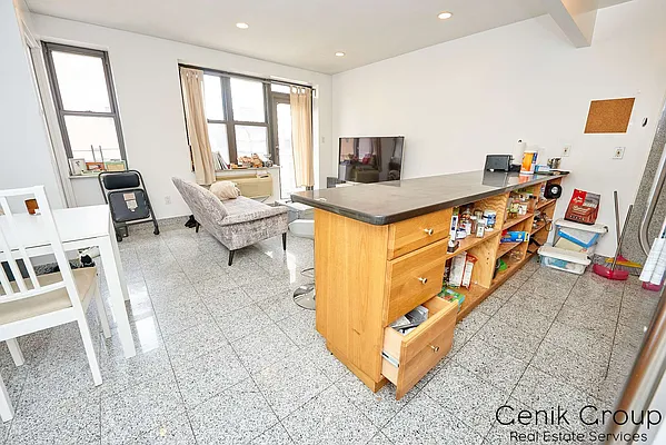 Rented by Genik Group Corp | media 21