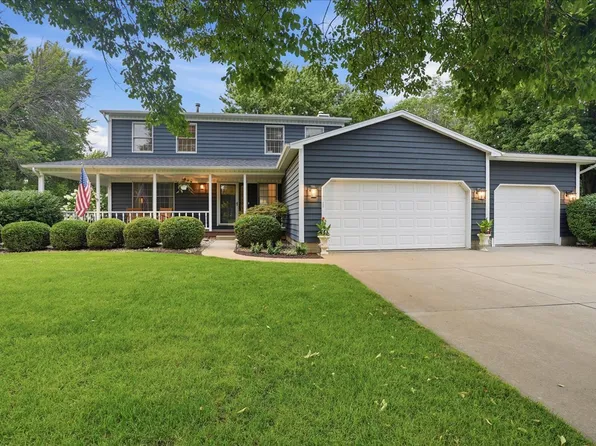 15 Fox Creek Rd, Towanda, IL 61776