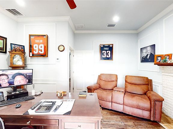 2nd image of 209 E Badcock Blvd #2