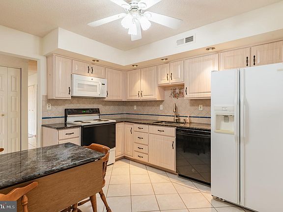5th image of 104 Revere Dr