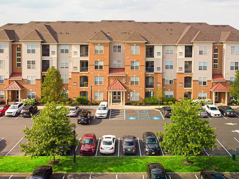 Bristol Station Apartments — Photo 25