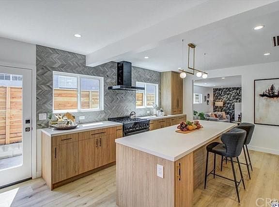 4th image of 10811 Floralita Ave