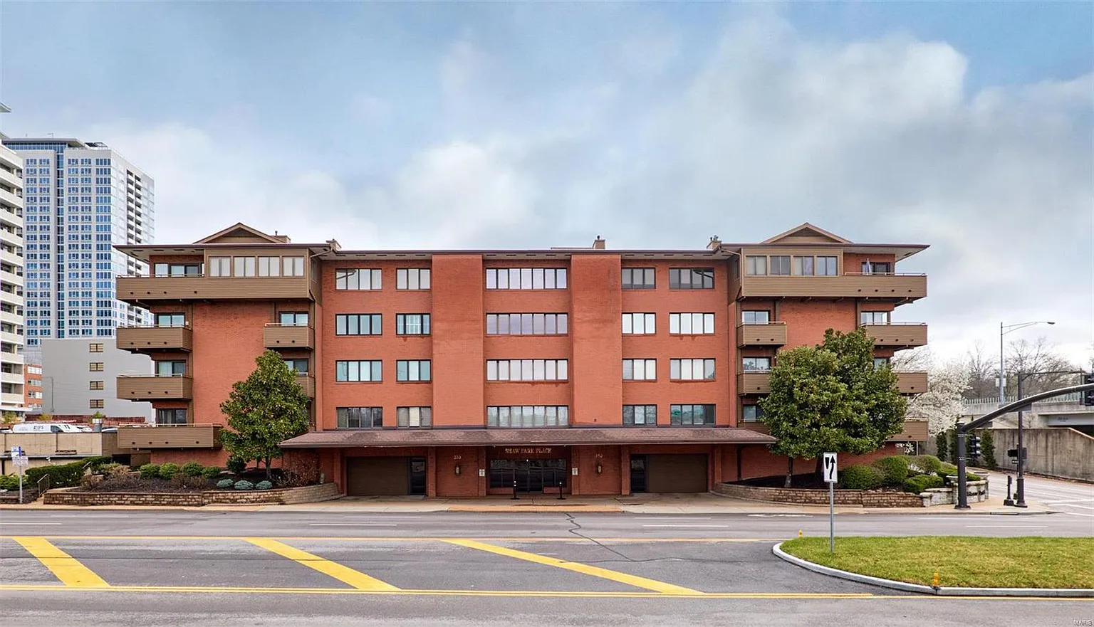 250 S Brentwood Blvd APT 3A photo 1