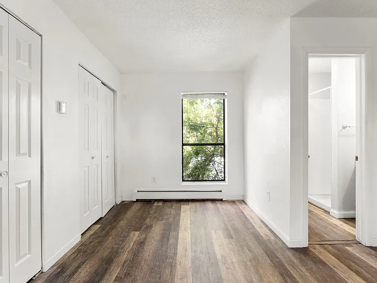 Goss Street Apartments — Photo 6