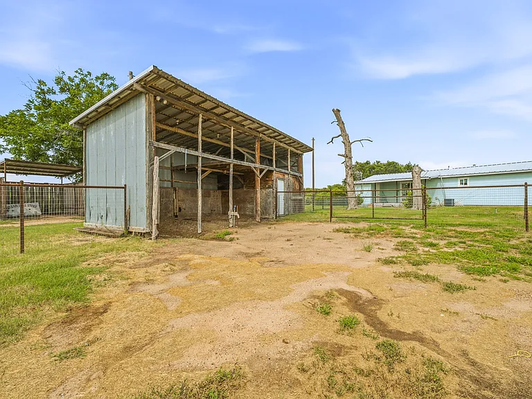 25263 N Highway 281 — Photo 27