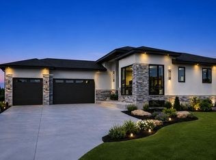 2 Pebble Beach Ct, Leamington, ON N8H0G1