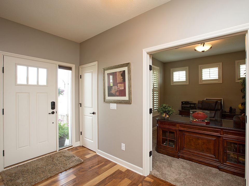 Spacious Foyer