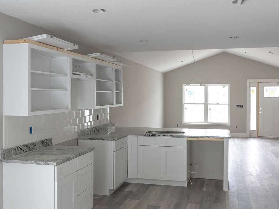 1st image of 19 White St W