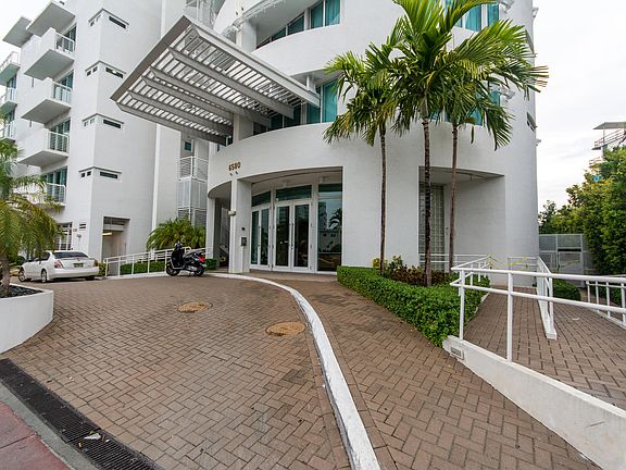 3rd image of 6580 Indian Creek Dr APT 403