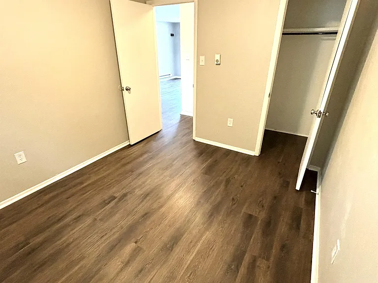 306 Harvey Ave S — Photo 10