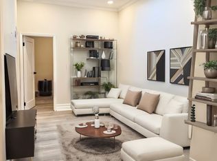 425 E 6th St #1R, New York, NY 10009