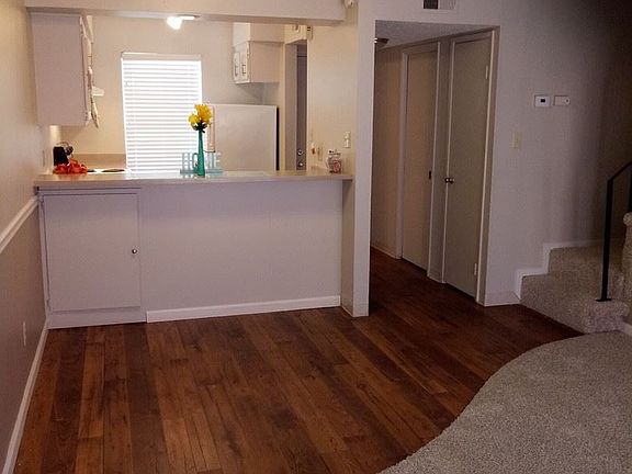 3rd image of 4725 Marconi Ave APT 17